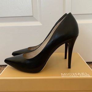 Michael Kors Size 7.5 Classic Pumps